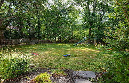 Exclusive Lux Home Near Town • Game Rm • Gym • 4BR - Photo 80