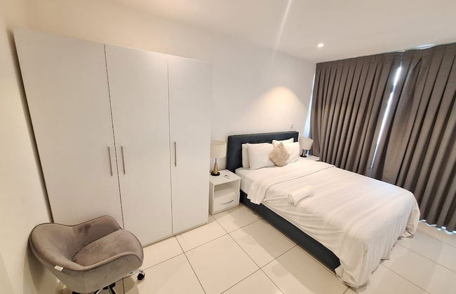 Embassy Gardens Apartment - Photo 16