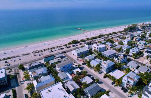 Just Beachy! One bed one bath charmer steps to beach - Photo 23