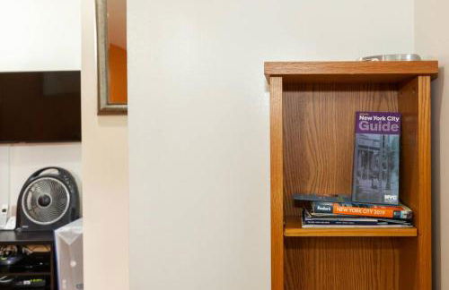 Elegant 2 Bedroom Suite w Modern Amenities - Foto 9