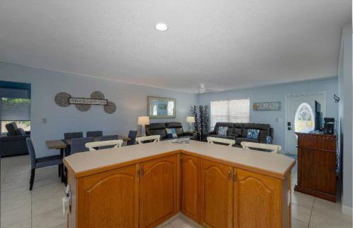 "Canal Dreams" 3 BR2 BA pool home on the canal - Foto 38