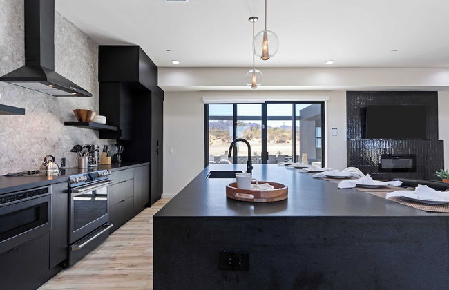 Luxe Modern Escape w/ Pool, Hottub, Firepit, Desert View Obsidian by Avantstay - Foto 49