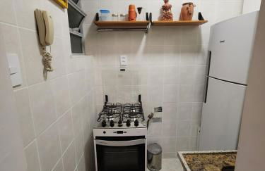 Complete studio one block from Flamengo beach - Foto 22