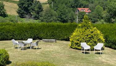 Loue belle demeure dans une grande propriété - 16 couchages, 8 chambres, 320 m2 - 30 min de Vichy - Foto 4, Garden