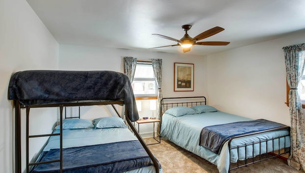 Walk to Lambeau Field: Green Bay Retreat - Photo 5, Interior