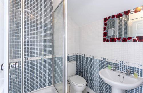 4 bed home, driveway parking ideally located in Latchford, Warrington - Executive St Marys House - Foto 27