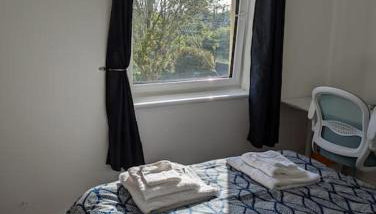 Lovely 3-Bed Edinburgh Flat - Photo 2