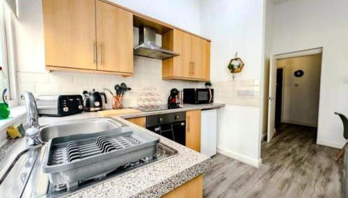 Captivating 2-bed Apartment in Liverpool - Foto 5, stove, minibar