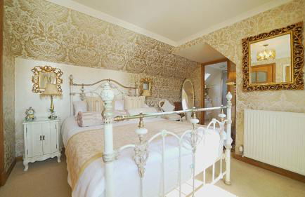 The Old Tramhouse Self Catering Traditional Charming Apartments Located In The Heart Of Historic Stirling For Short-Long Stays In Stirling For Tourism & Events & Contractor Base Stays For Central Belt Area & Open To Book All Year Round - Photo 7