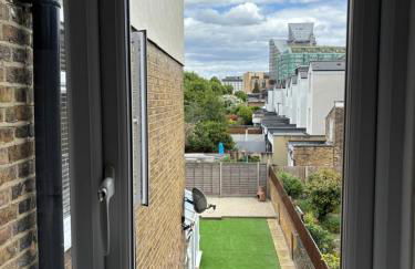 Entire 2 Bed First Floor Flat - Photo 18