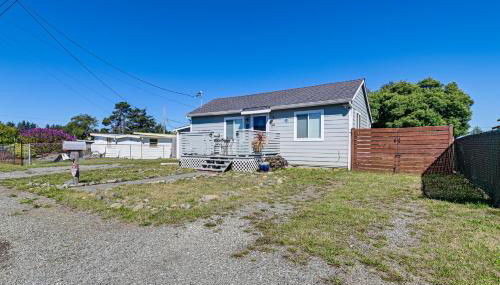 Updated Home 2 Mi to Beach in Crescent City! - Foto 3