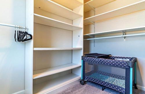Special Deal! Raleigh Luxe Family Retreat, 15 Min to Downtown, Kids Gear, Fast WiFi for WFH, EV & Pet Friendly - Foto 10