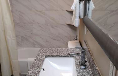 Gated 1 King BR 1 Bath Apt with Full Kitchen 233 - Foto 8