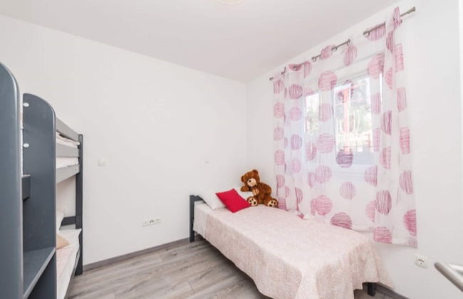 Lovely Apartment in Pakostane With Terrace - Photo 2