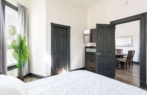 The Black and White House - Foto 59