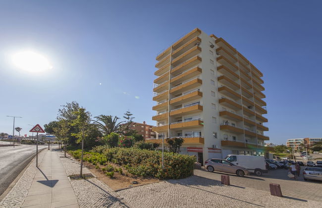 B43 - Spotless Seaview Apartment - Photo 22