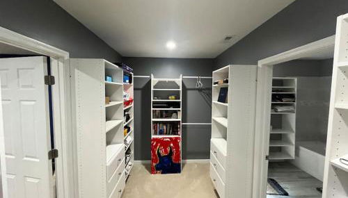 Stylish and Modern Large Bedroom - Foto 5