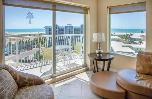 Crystal Palms Beach Resort - Photo 2