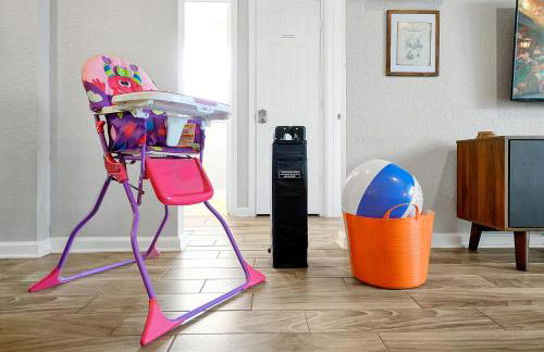 Spring Break Awaits Disney Close Pool Slides Fun - Foto 25