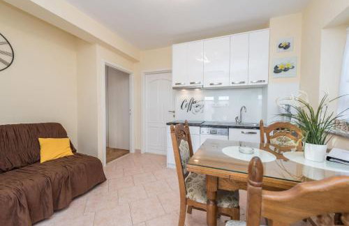 Villa Zdenka with heated pool - Photo 21