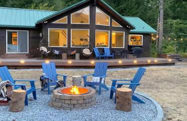 The River House- Riverfront Cabin-hot tub, gazebo! - Photo 4