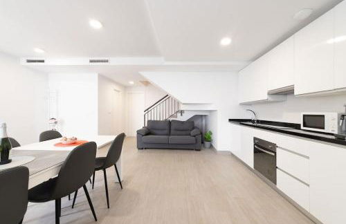 Hogar luminoso y amplio cerca del Mediterráneo - Photo 1