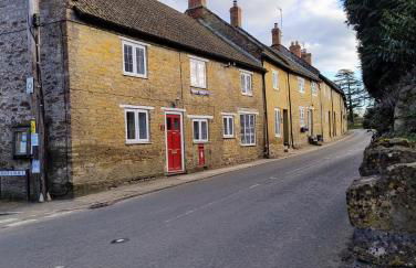 The Old Post Office Spacious 3-Bed Cottage in North Perrott - Photo 35