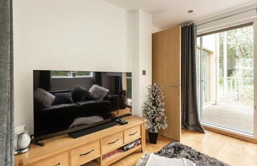 Modern contemporary home in beautiful setting - Foto 41