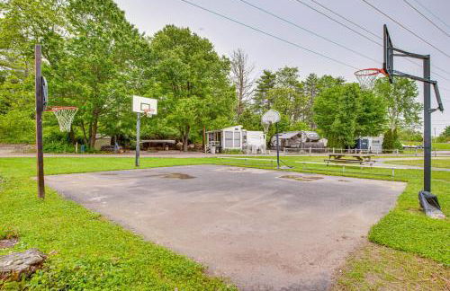 Walk to Lake Beaches Cabin with Patio in Belmont! - Foto 30