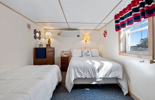 Beachfront Pet Friendly Sleeps 15 Bbq! - Photo 13