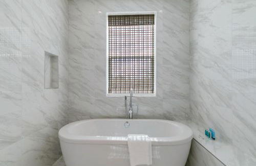 Stunning Living Near City Attractions - Foto 18