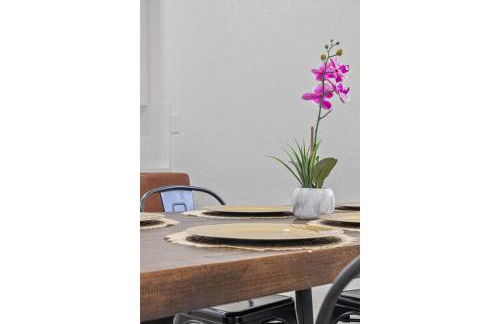 Glorius Amazing 2BR1BA Stay Near Lively Downtown - Foto 11