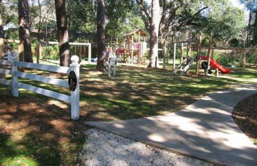 Q4 Professionally decorated upstairs beautiful soothing colors close to back pool - Foto 14