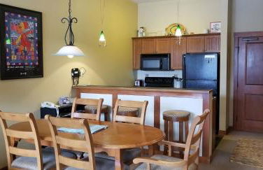 Stunning at Solitude, Steps from Chair Lift, East #103 - Foto 36