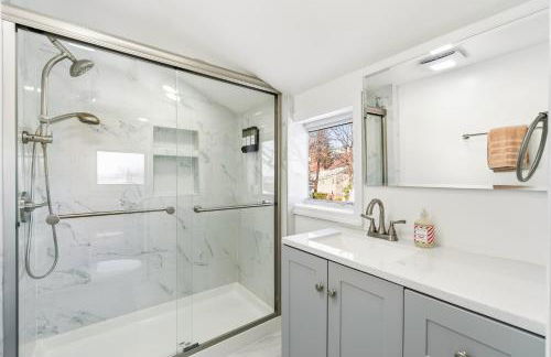 Family Retreat Near NYC w/ Parking & Views - Foto 13