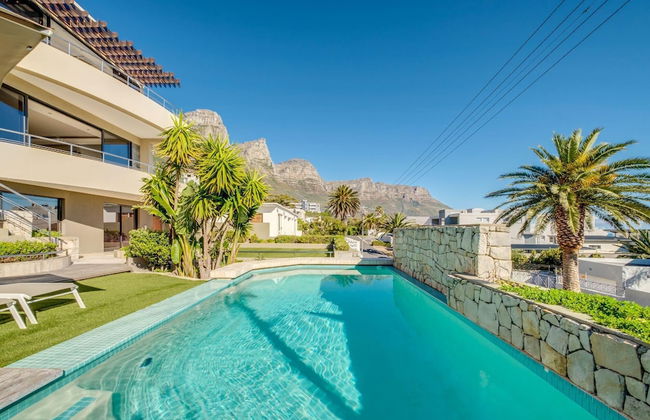 Multi-level Family Villa w Private Pool Views Lions Crest - Foto 1