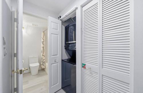 Stylish City Place WPB Escape King Bed and Den - Foto 24