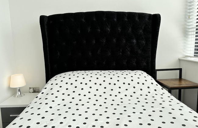 Condo Apartment With Workspace - Foto 6