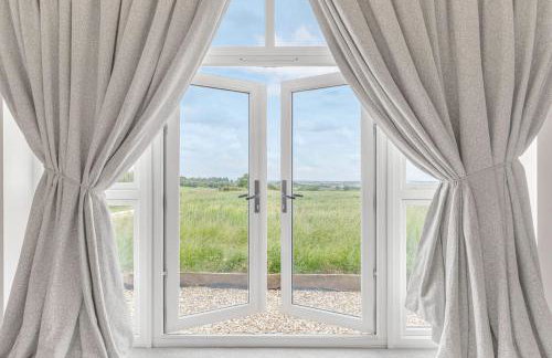 Grafton Fields near Silverstone - Photo 12