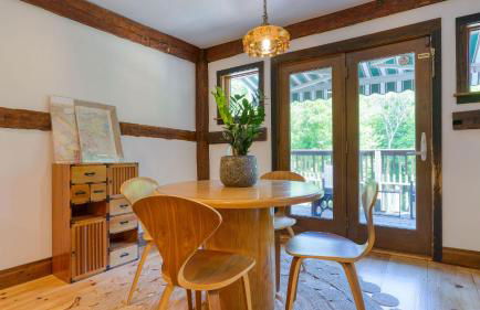 Historic Barn Retreat w Pool Pond Views Longview Pond Lodge by AvantStay - Foto 14