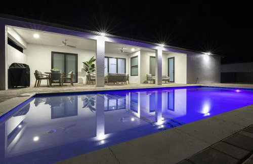 KING BED - FREE Pool Heat - 85 in TV - 4BR Villa - Foto 32