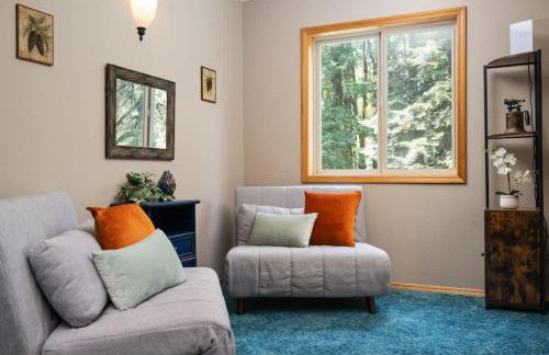 Iron Mountain - Spacious Secluded Lodge with Hot Tub & Game Room - Photo 45