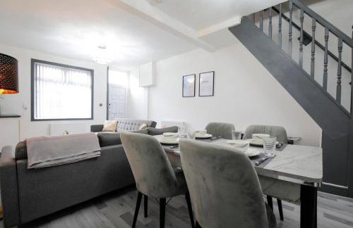 Dixon House, Sleeps 6, Free Parking, Long or Short Stays - by NMB Property - Photo 11