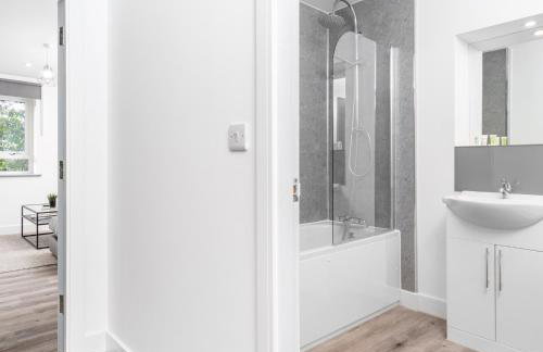 Modern Two Bedroom Apartment - Parking & Balcony - Netflix 6MC - Foto 24