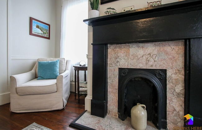 Artist's House Upper Apt Walk to Forsyth - Photo 58