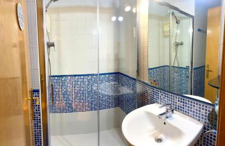 Big Family Terrassa Parking and noise free - Photo 4