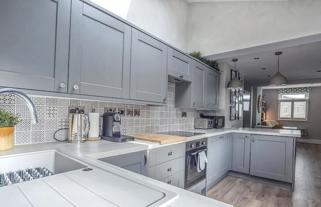 Modern 3-bed House on Tarporley High Street - Photo 14