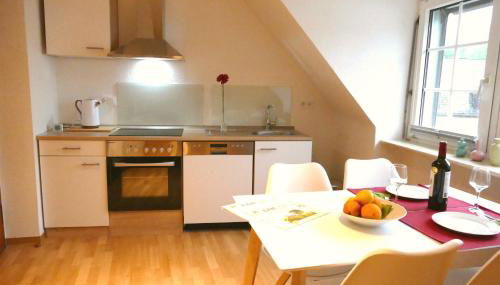 Daun Under - Photo 2