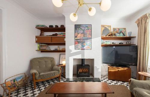 Cosy mid century Stockport with views, dog walks, woodburner - Foto 32