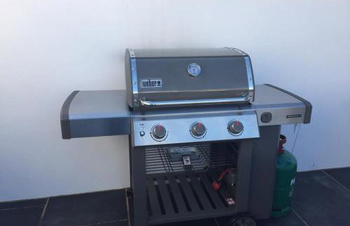 Relax in style at my stunning Holywell Beach home - Foto 18